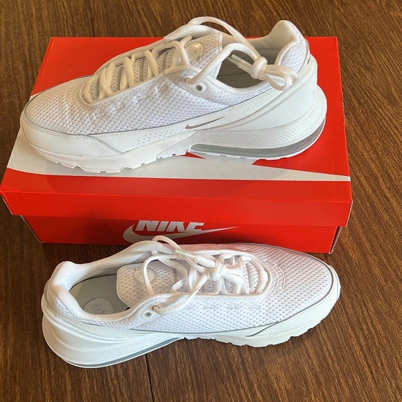 Brand new Nike 270 air max pulse , Got for Christmas never tried on or wore. - Picture 3 of 5